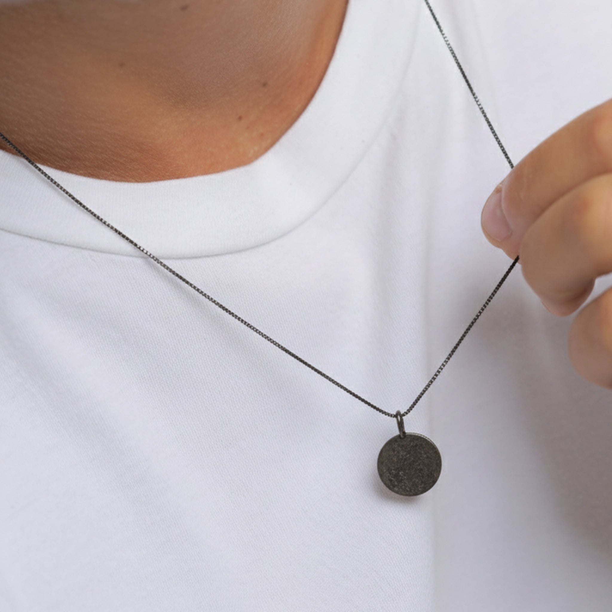 Schwarz - KUZZOI | Halskette Plättchen Organic | 925er Sterling Silber oxidiert