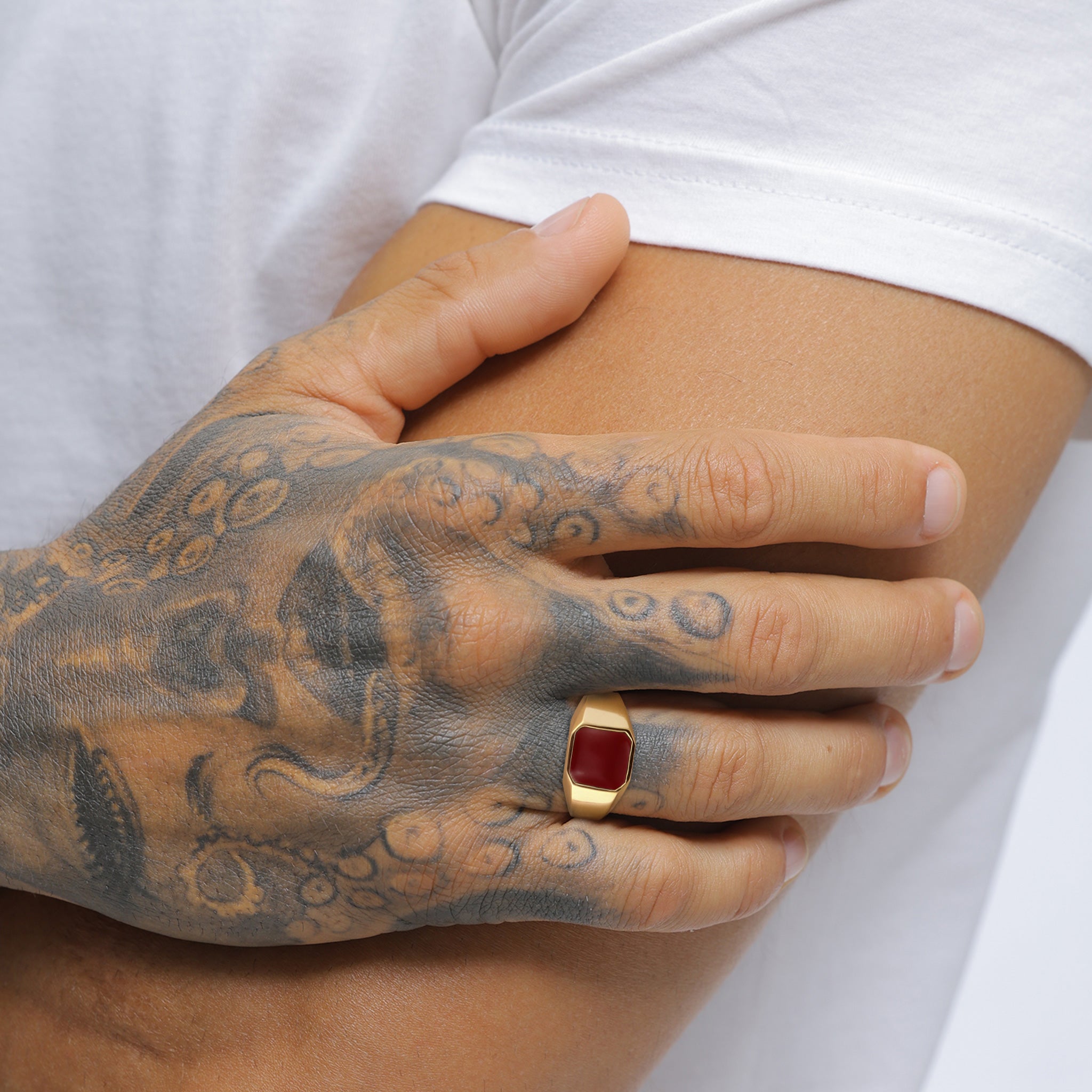 Gold - KUZZOI | Siegelring Quadrat | Emaille (Rot) | 925 Sterling Silber vergoldet