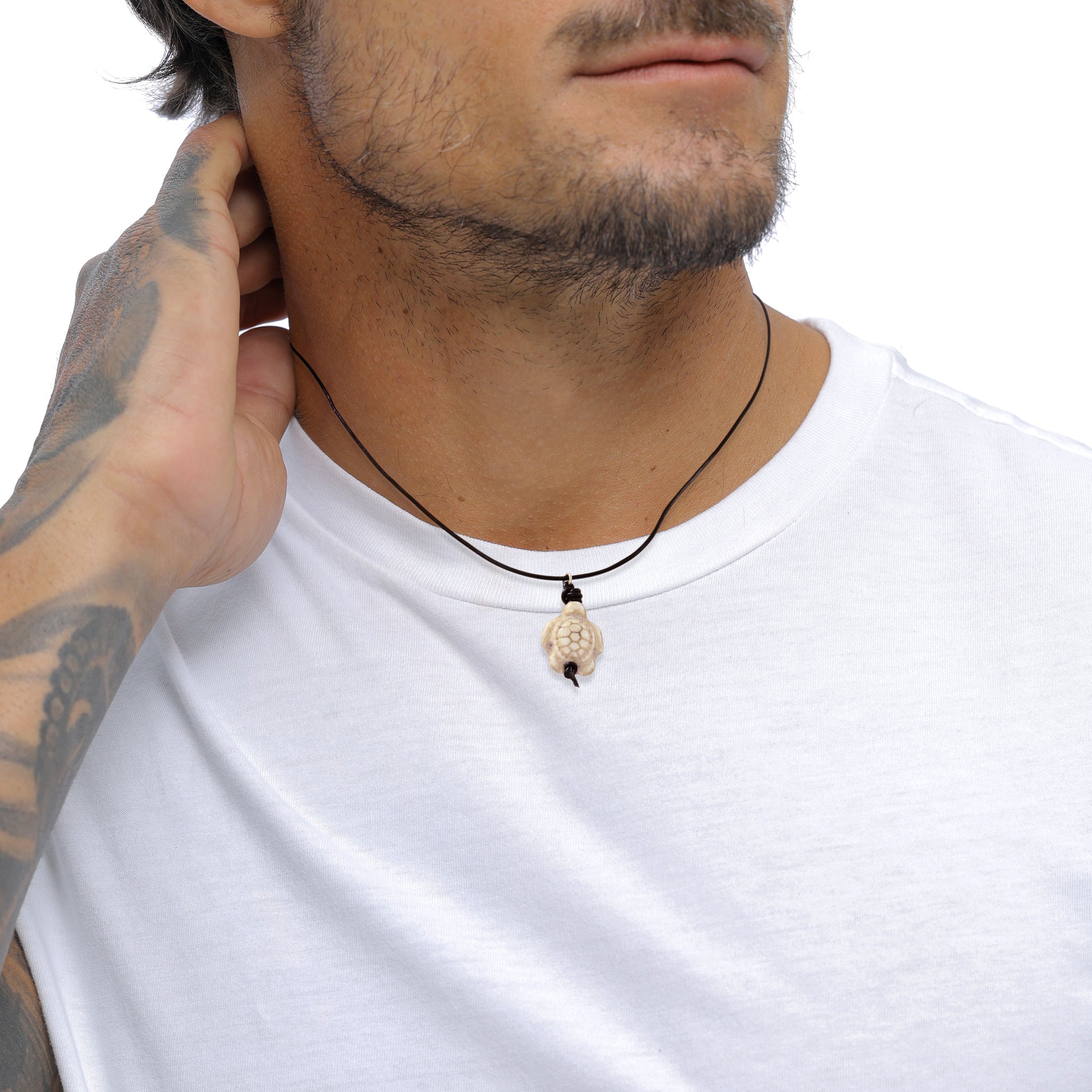 Schwarz - KUZZOI | Halskette Schildkröte | Howlith & Lederkette (Schwarz) | 925 Sterling Silber