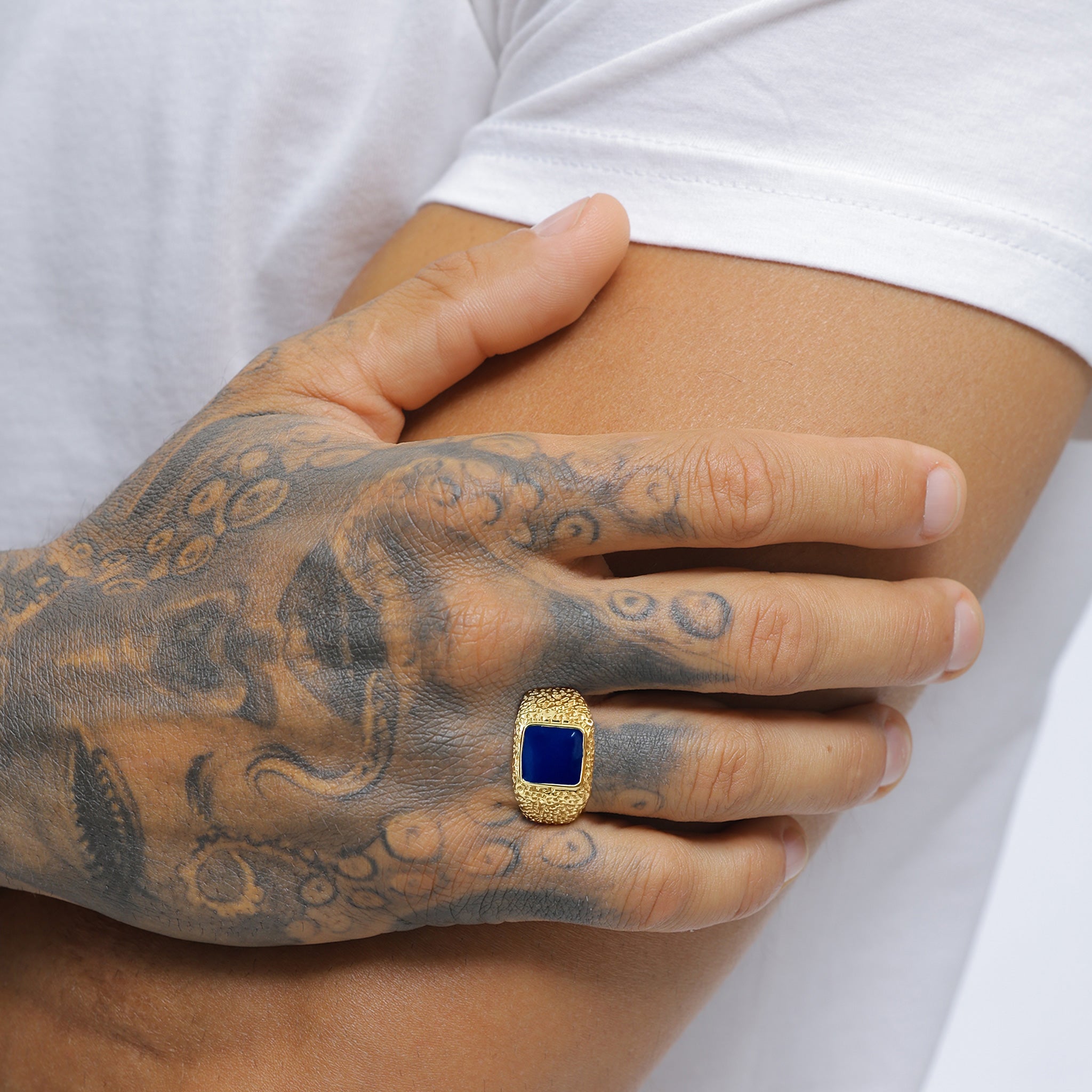 Gold - KUZZOI | Siegelring Strukturiert | Emaille (Blau) | 925 Sterling Silber vergoldet