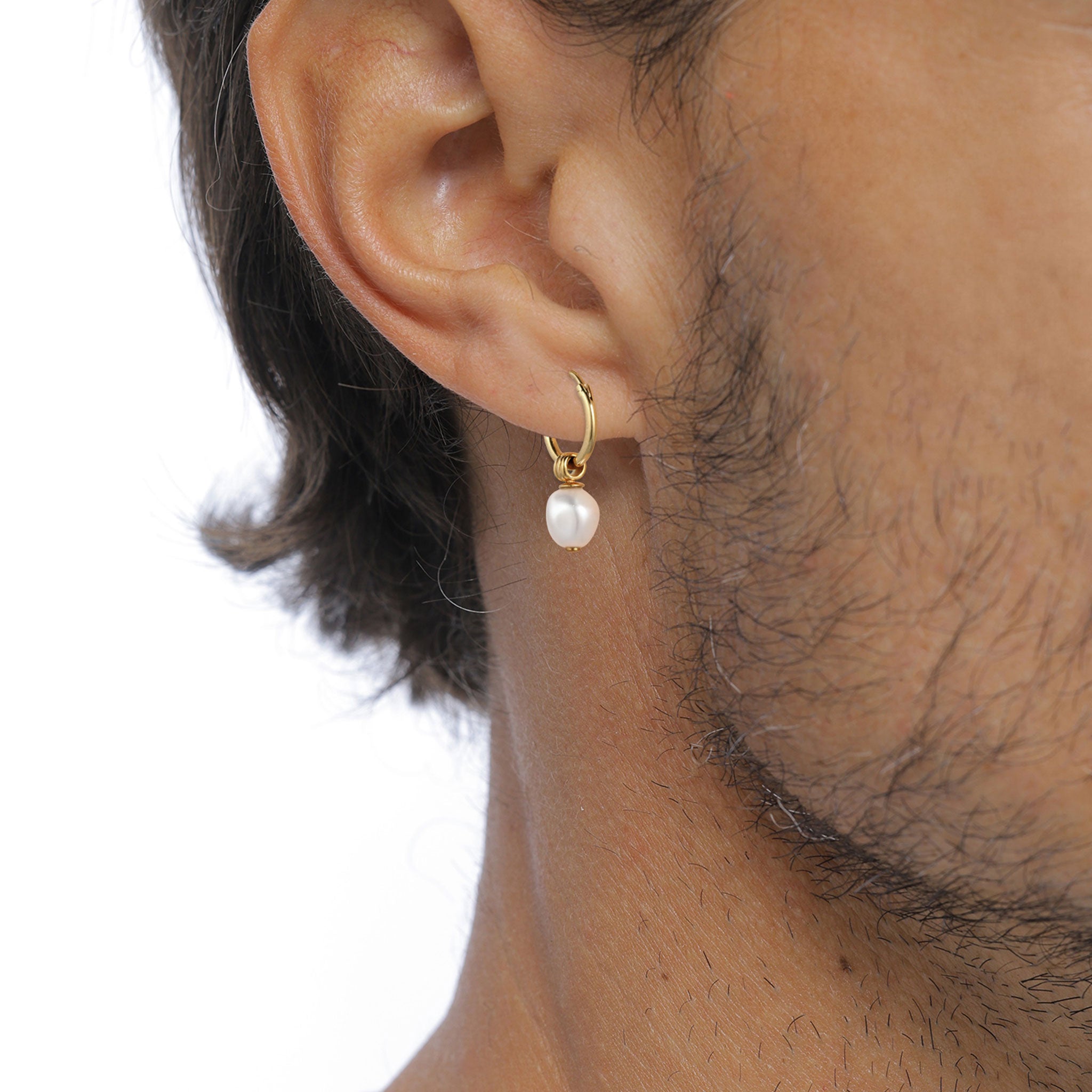 Gold - KUZZOI | Creolen | Mit Perlen von Swarovski® (Weiß) | 925 Sterling Silber vergoldet