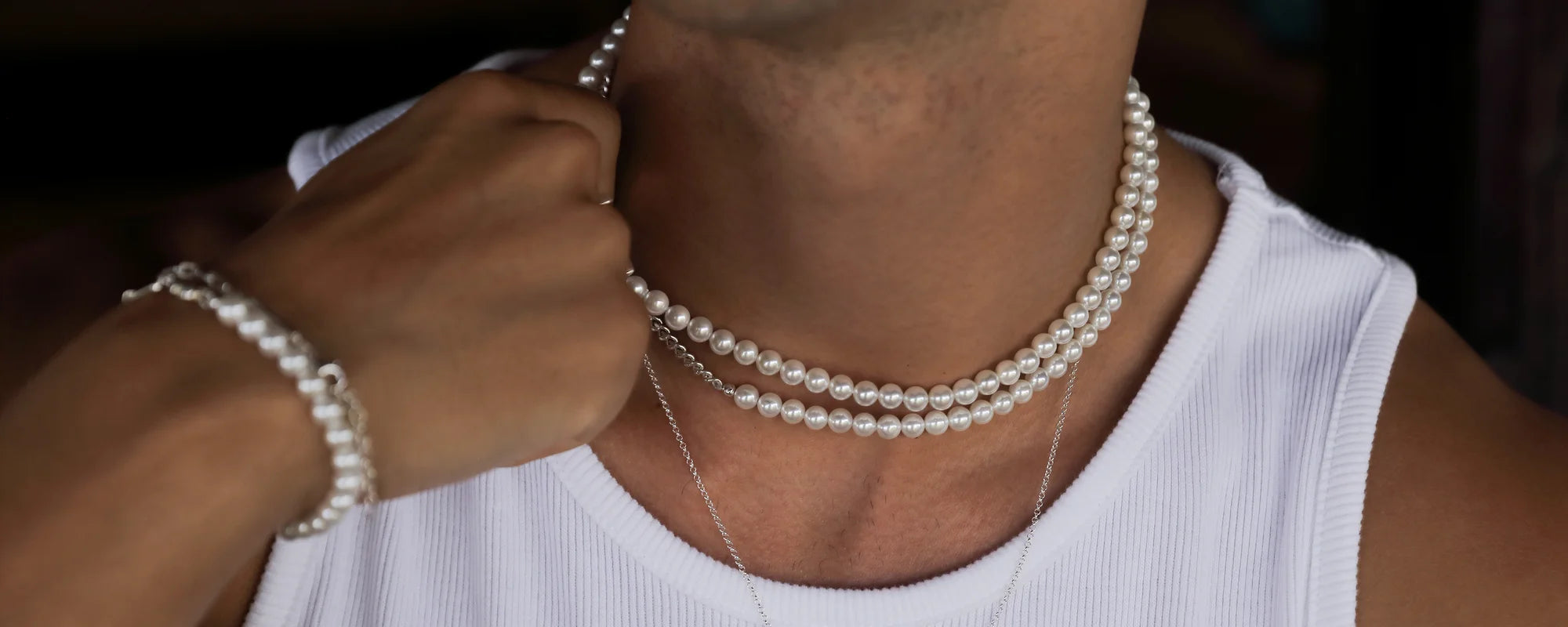 Halskette und Armband mit Perlen