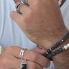 Armbänder mit Perlen und schwarzen Beads